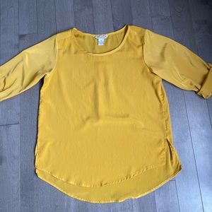 Beautiful mustard colour blouse. Sz M